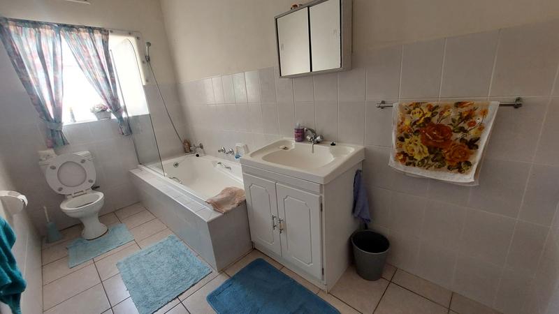 To Let 3 Bedroom Property for Rent in Chrismar Western Cape